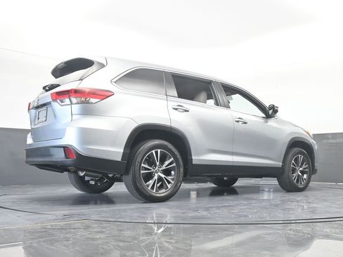 Used 2019 Toyota Highlander LE image 57