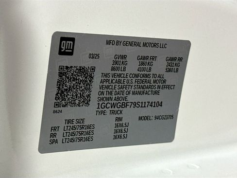 New 2025 Chevrolet Express 2500 Work Van Cargo w/ Driver Convenience Package image 29