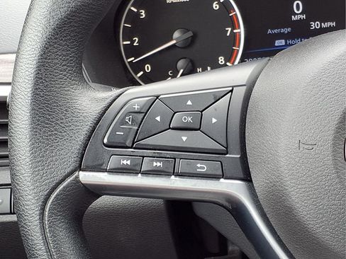 Used 2025 Nissan Altima 2.5 SV FWD image 16