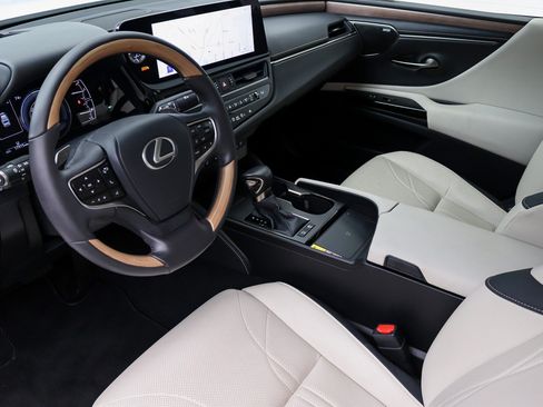 Used 2024 Lexus ES 300h w/ Luxury Package FWD image 22