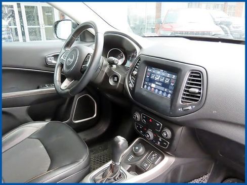 Certified 2019 Jeep Compass Latitude w/ Cold Weather Group image 8