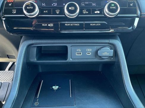 Used 2025 Honda Pilot TrailSport image 34