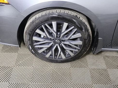 Used 2023 Nissan Altima 2.5 SV image 14