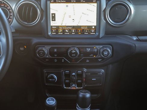 Certified 2023 Jeep Gladiator Overland image 14