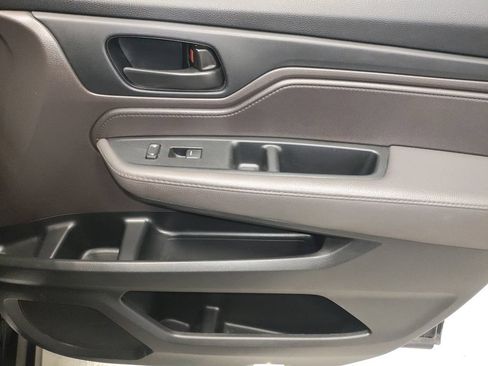 Used 2018 Honda Odyssey EX image 9