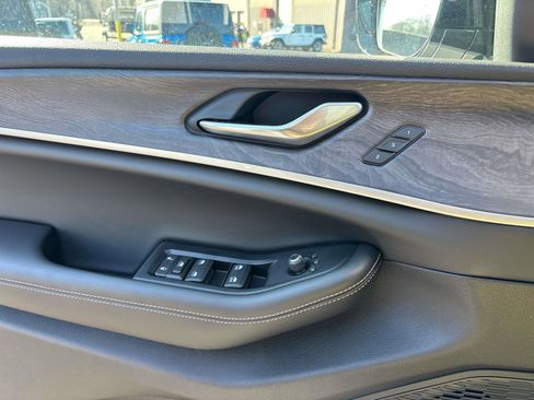 New 2025 Jeep Grand Cherokee Limited image 9