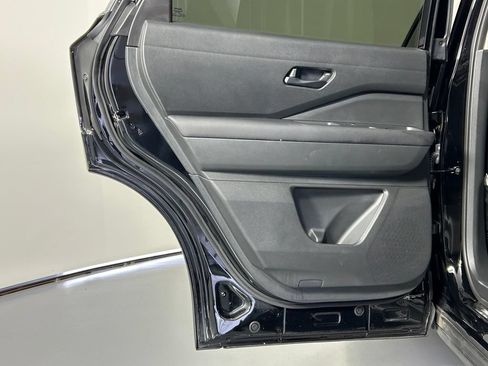 Used 2024 Nissan Pathfinder SV w/ SV Premium Package AWD/4WD image 16