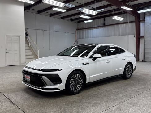 Used 2025 Hyundai Sonata Limited image 1