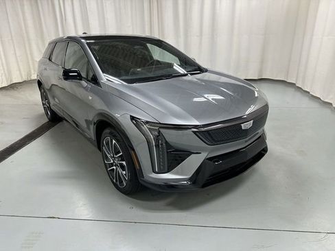 Certified 2025 Cadillac Optiq Sport 2 w/ LPO, Floor Liner Package image 1