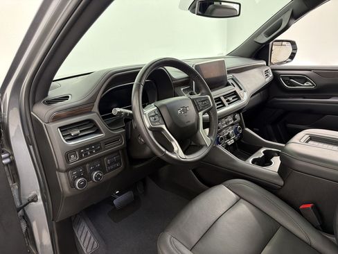 Used 2022 Chevrolet Tahoe Z71 w/ Luxury Package AWD/4WD image 4
