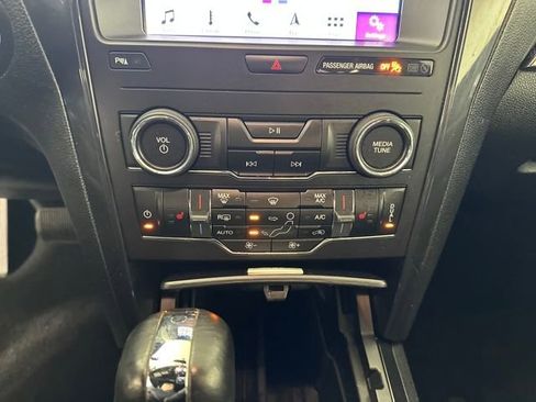 Used 2019 Ford Explorer XLT w/ Equipment Group 202A image 23