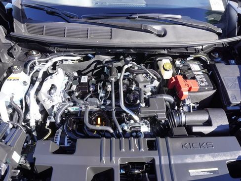 New 2026 Nissan Kicks SR FWD image 7