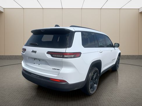 Used 2025 Jeep Grand Cherokee L Limited w/ Luxury Tech Group II RWD image 5