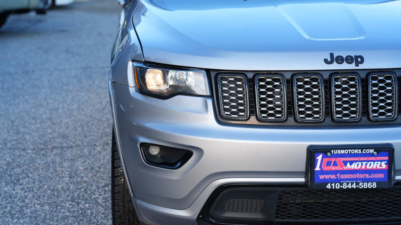 Used 2019 Jeep Grand Cherokee Altitude AWD/4WD image 3