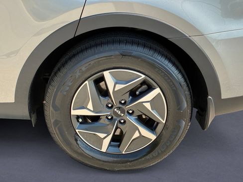 Used 2022 Kia Sorento EX FWD image 9