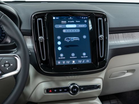 New 2026 Volvo XC40 B5 Ultra w/ Climate Package image 19