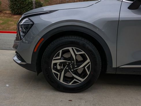 Used 2024 Kia Sportage LX image 11