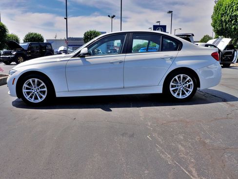 Used 2017 BMW 320i Sedan RWD image 4