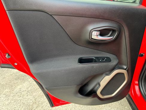 Used 2017 Jeep Renegade Latitude image 14