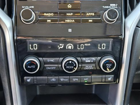 Used 2022 Subaru Ascent Limited w/ Technology Package image 17