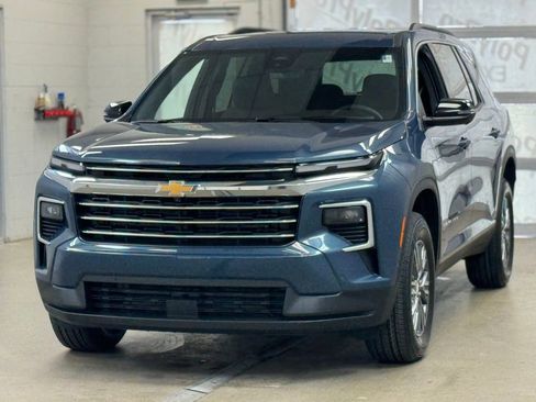 New 2026 Chevrolet Traverse LT w/ Enhanced Driving Package FWD image 3