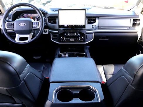 Used 2024 Ford Expedition Max XLT image 28