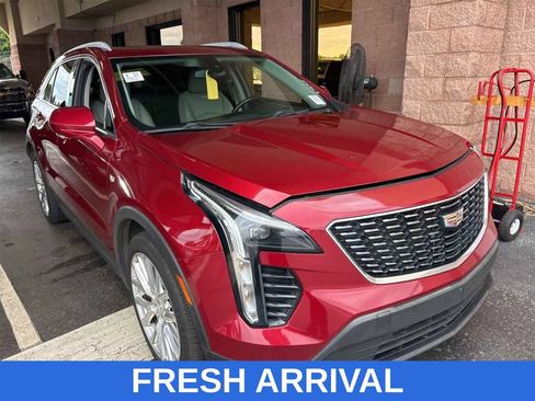 Used 2019 Cadillac XT4 Luxury w/ Cold Weather Package AWD/4WD image 2