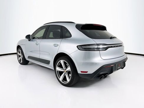 Certified 2023 Porsche Macan image 3