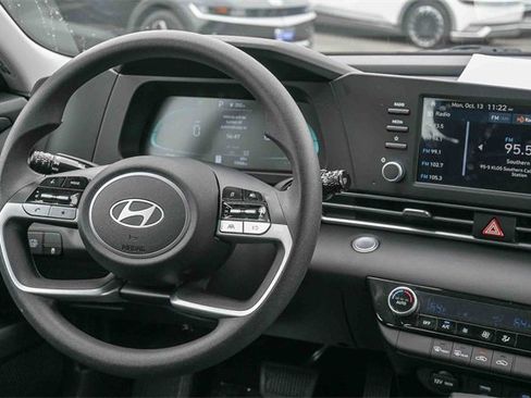 Certified 2025 Hyundai Elantra Blue image 17