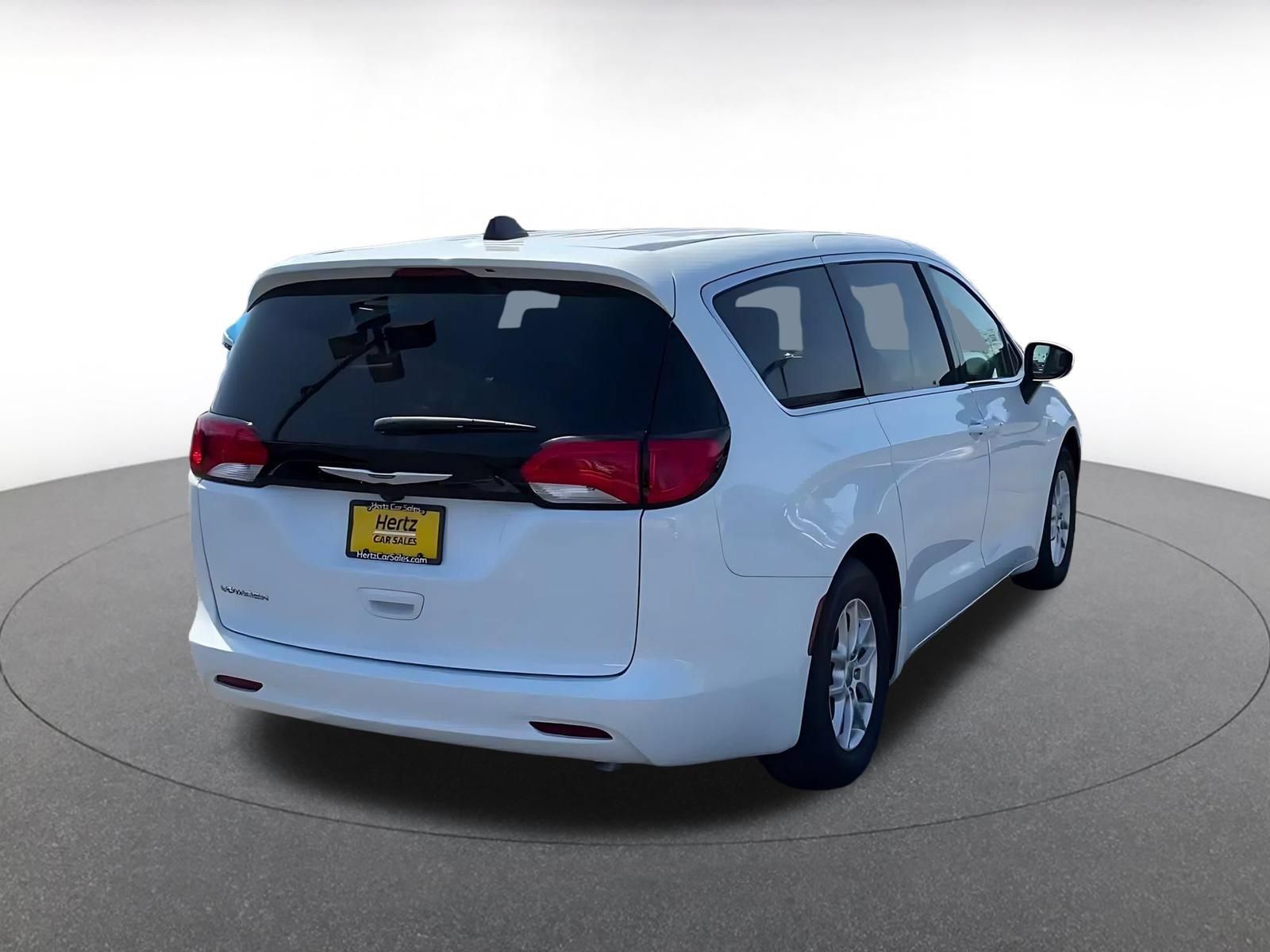 Used 2023 Chrysler Voyager LX FWD image 13