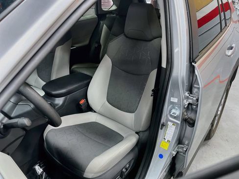 Used 2025 Toyota RAV4 XLE FWD image 19