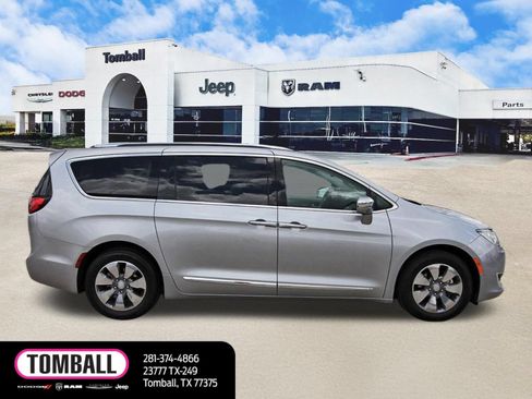 Used 2020 Chrysler Pacifica Limited w/ Advanced Safetytec Group FWD image 8