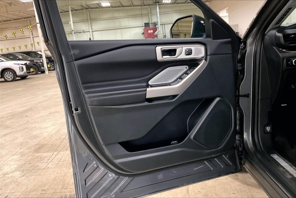 Certified 2023 Ford Explorer Limited w/ Limited Technology Package AWD/4WD image 22