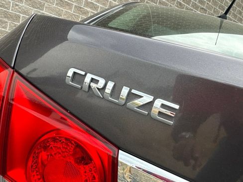 Used 2011 Chevrolet Cruze LTZ FWD image 10