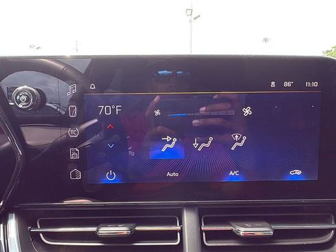 Used 2024 Chevrolet Trax RS w/ Sunroof Package FWD image 25