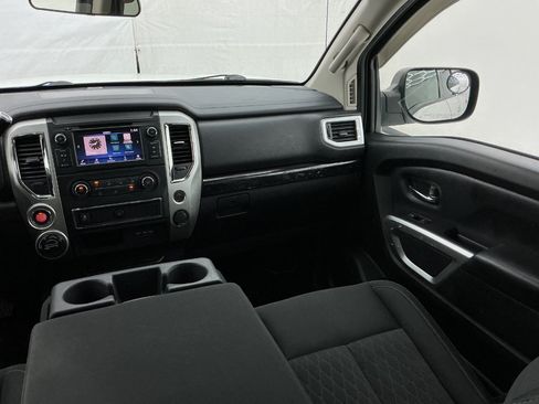 Used 2019 Nissan Titan SV AWD/4WD image 27