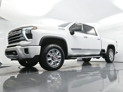 Used 2024 Chevrolet Silverado 2500 High Country w/ Technology Package AWD/4WD image 38