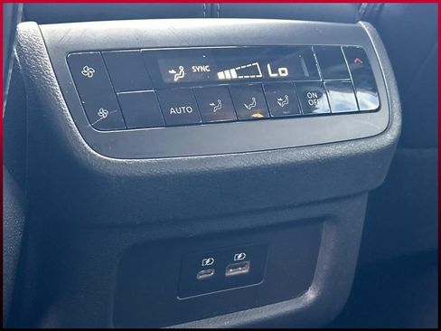 Used 2023 Nissan Pathfinder SL AWD/4WD image 23