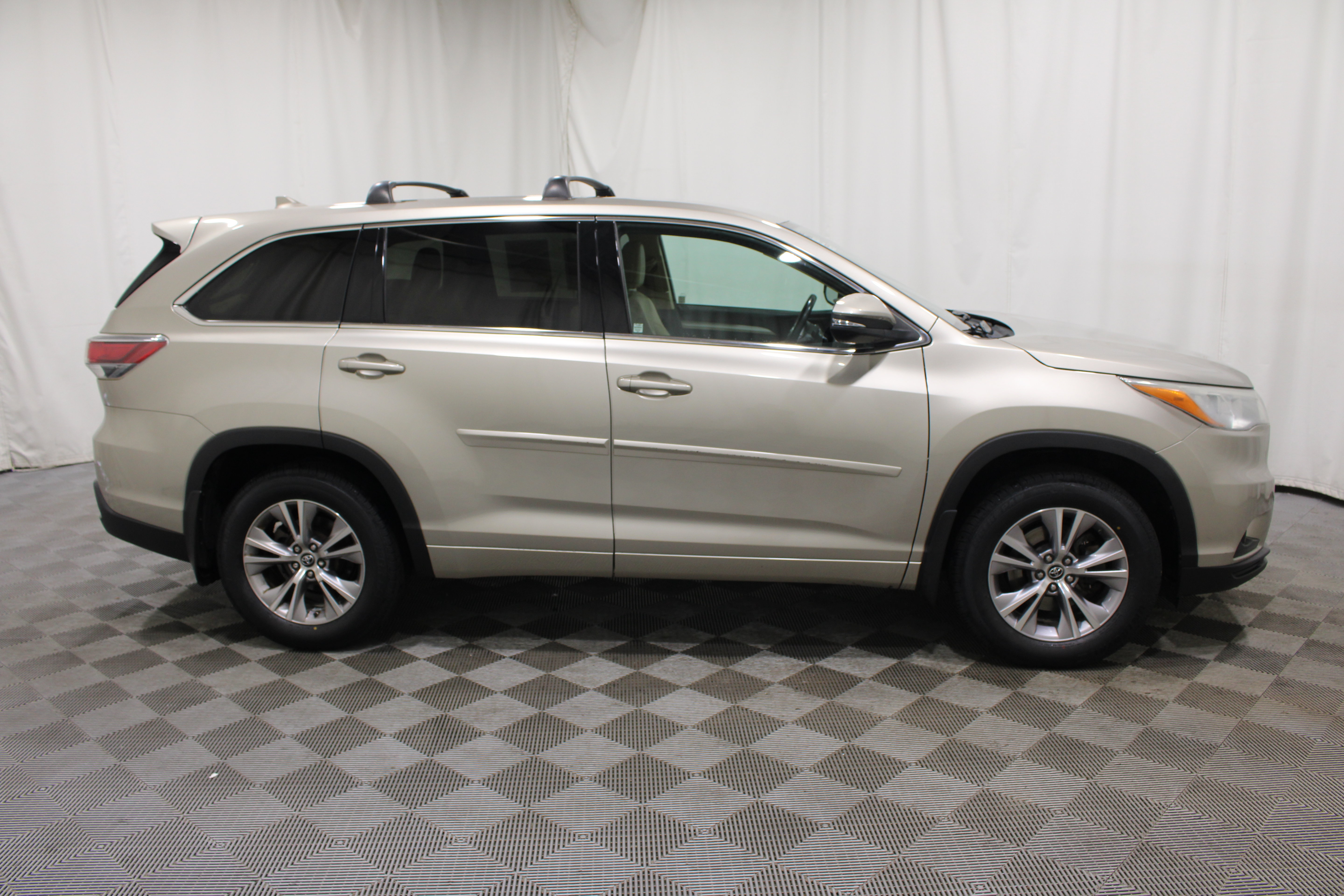 Used 2016 Toyota Highlander Plus w/ Protection Package #3 AWD/4WD image 26