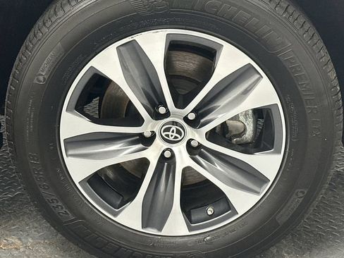 Certified 2024 Toyota Highlander XLE AWD/4WD image 21