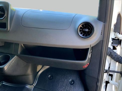 Used 2022 Mercedes-Benz Sprinter 2500 image 20