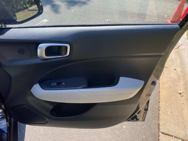 Used 2024 Hyundai Venue SEL FWD image 35