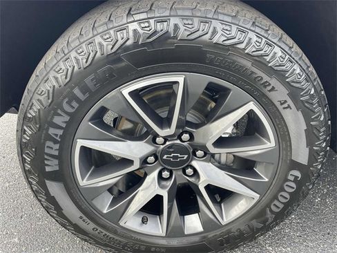 Certified 2024 Chevrolet Tahoe Z71 w/ Luxury Package image 8