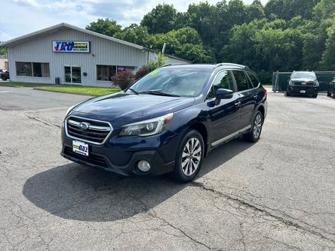 Used 2018 Subaru Outback 3.6R Touring AWD/4WD image 2