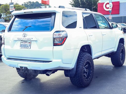 Used 2019 Toyota 4Runner SR5 image 18