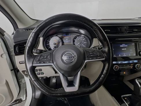 Used 2022 Nissan Rogue Sport SV FWD image 14