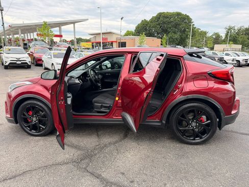 Used 2018 Toyota C-HR XLE FWD image 9