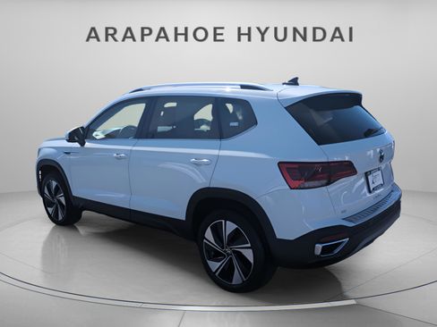 Used 2023 Volkswagen Taos SE w/ Panoramic Sunroof Package AWD/4WD image 3