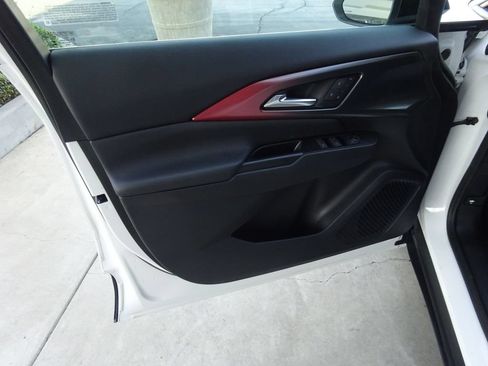 Certified 2024 Chevrolet Equinox EV RS FWD image 24