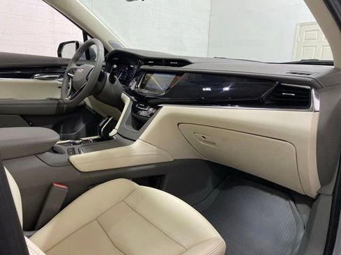 Used 2025 Cadillac XT6 Premium Luxury w/ Technology Package FWD image 30